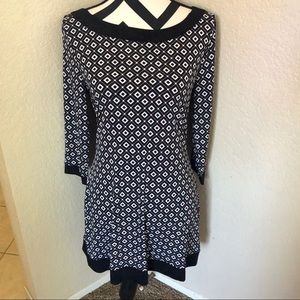 WHBM BLACK & WHITE GEOMETRIC SILKY DRESS